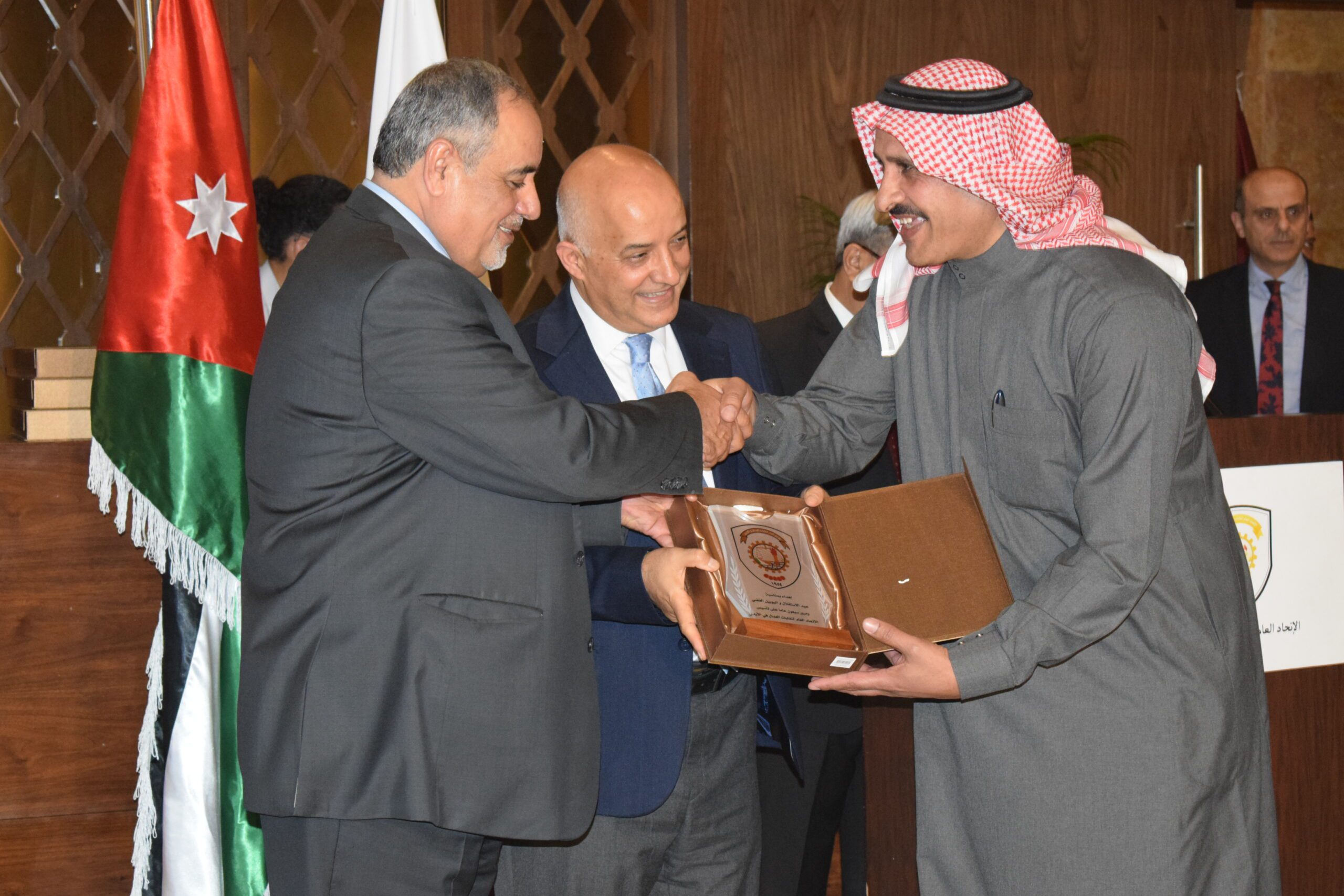 صورة حول : الاتحاد العام لنقابات عمال الأردن يحتفل بذكرى الاستقلال: تكريم للإنجازات ودعم للتعاون الوطنيّ في رحلة بناء مستقبل مُشرق الاتحاد العام لنقابات عمال الأردن يحتفل بذكرى الاستقلال: تكريم للإنجازات ودعم للتعاون الوطنيّ في رحلة بناء مستقبل مُشرق