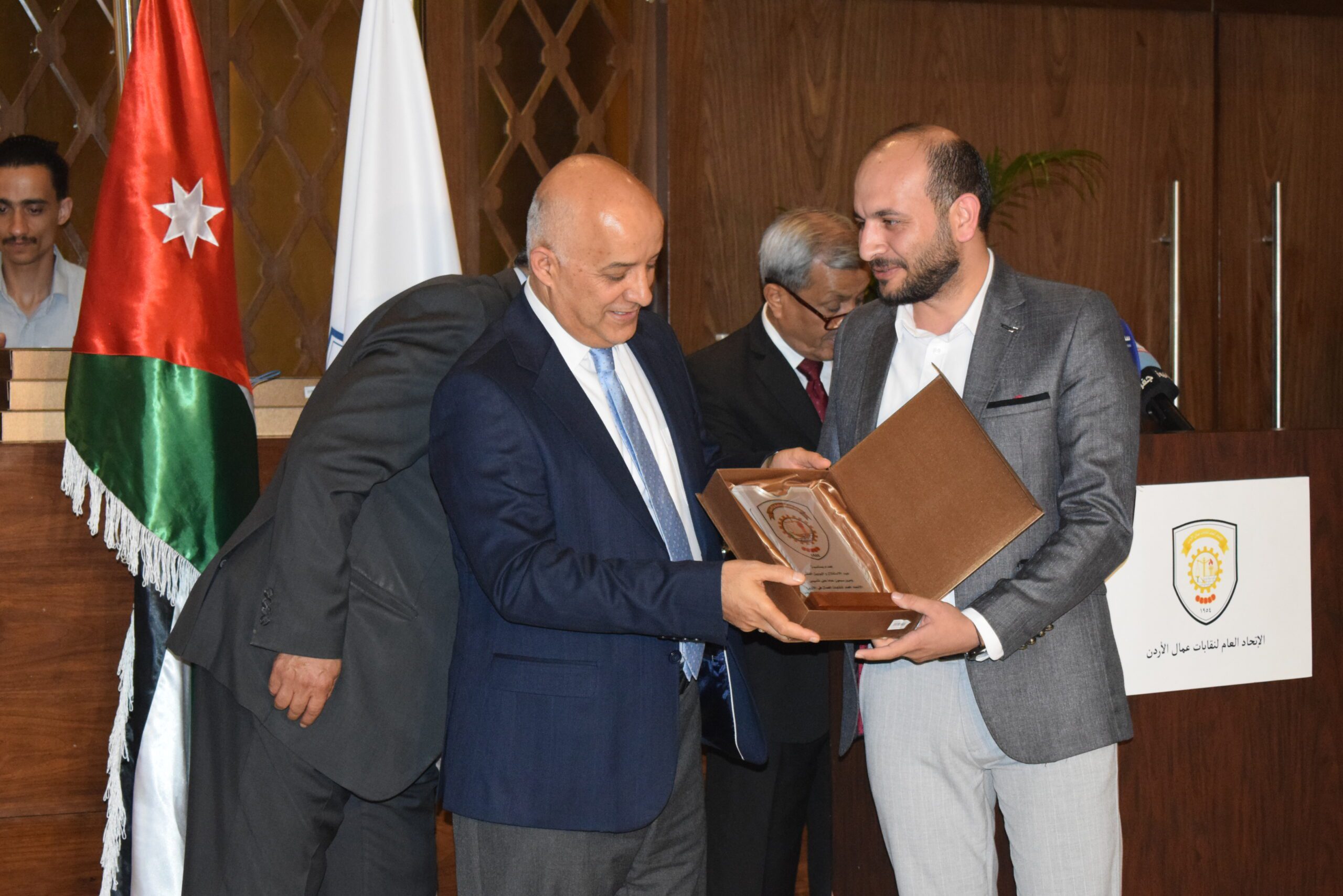 صورة حول : الاتحاد العام لنقابات عمال الأردن يحتفل بذكرى الاستقلال: تكريم للإنجازات ودعم للتعاون الوطنيّ في رحلة بناء مستقبل مُشرق الاتحاد العام لنقابات عمال الأردن يحتفل بذكرى الاستقلال: تكريم للإنجازات ودعم للتعاون الوطنيّ في رحلة بناء مستقبل مُشرق