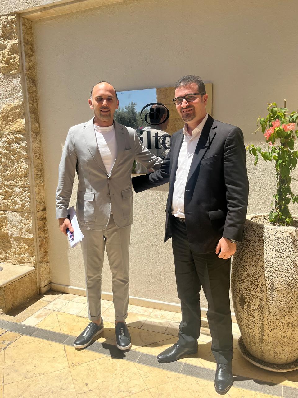 صورة حول : تنظم السفارة البريطانية ورشة عمل لطواقم العمل المختصة في مجال الضيافة تنظم السفارة البريطانية ورشة عمل لطواقم العمل المختصة في مجال الضيافة