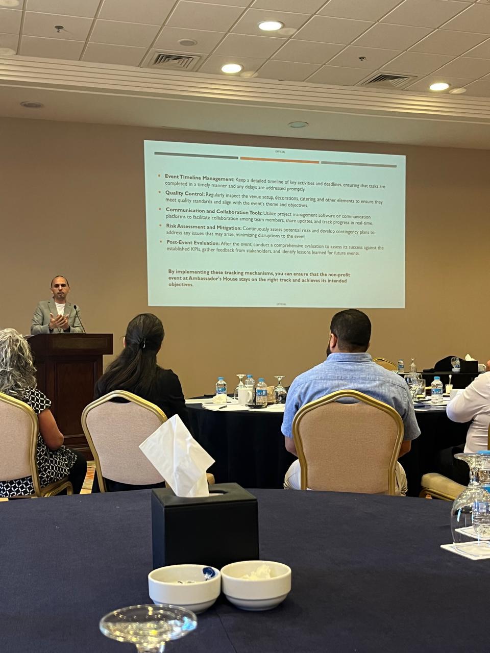 صورة حول : تنظم السفارة البريطانية ورشة عمل لطواقم العمل المختصة في مجال الضيافة تنظم السفارة البريطانية ورشة عمل لطواقم العمل المختصة في مجال الضيافة