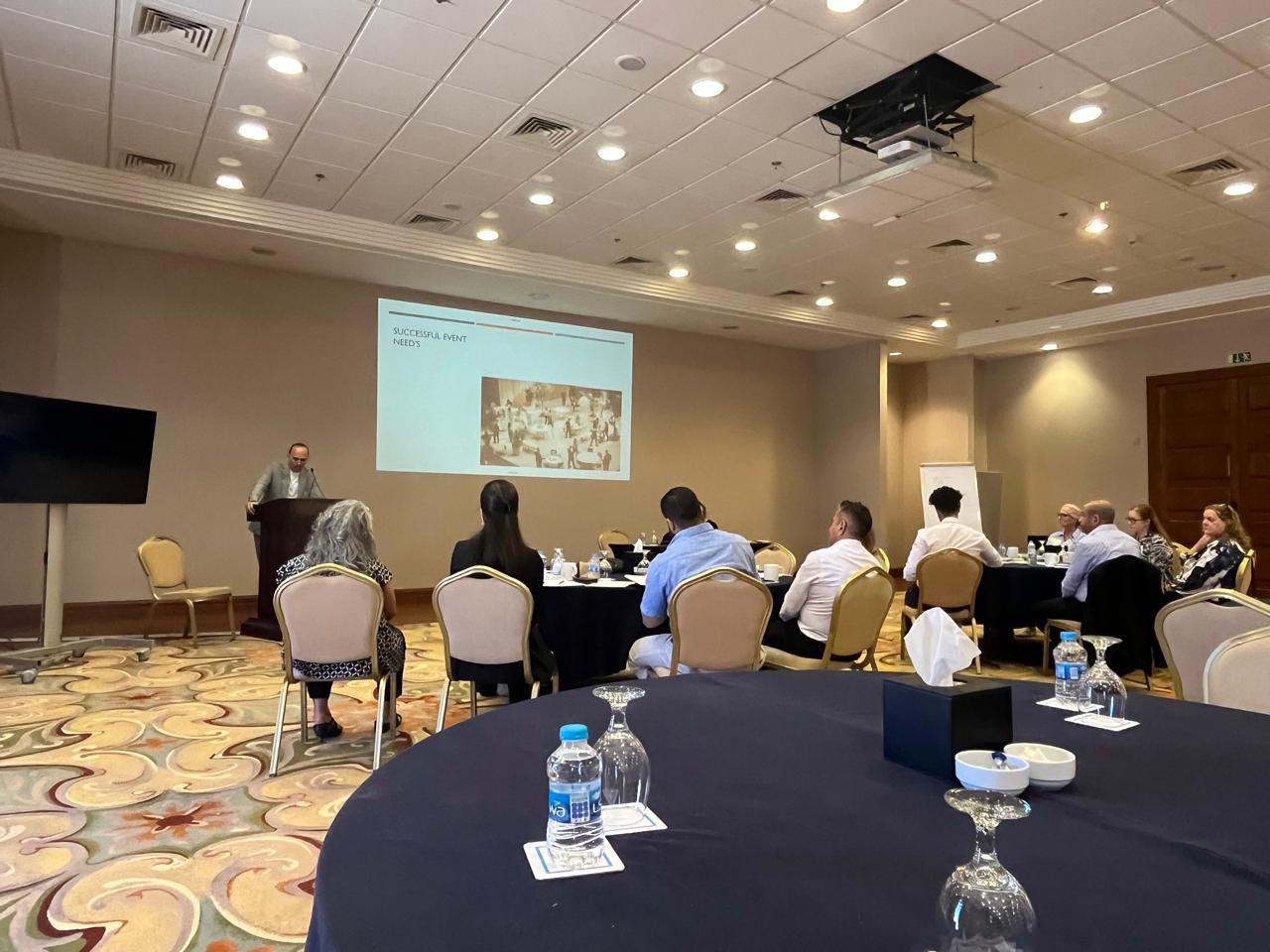 صورة حول : تنظم السفارة البريطانية ورشة عمل لطواقم العمل المختصة في مجال الضيافة تنظم السفارة البريطانية ورشة عمل لطواقم العمل المختصة في مجال الضيافة