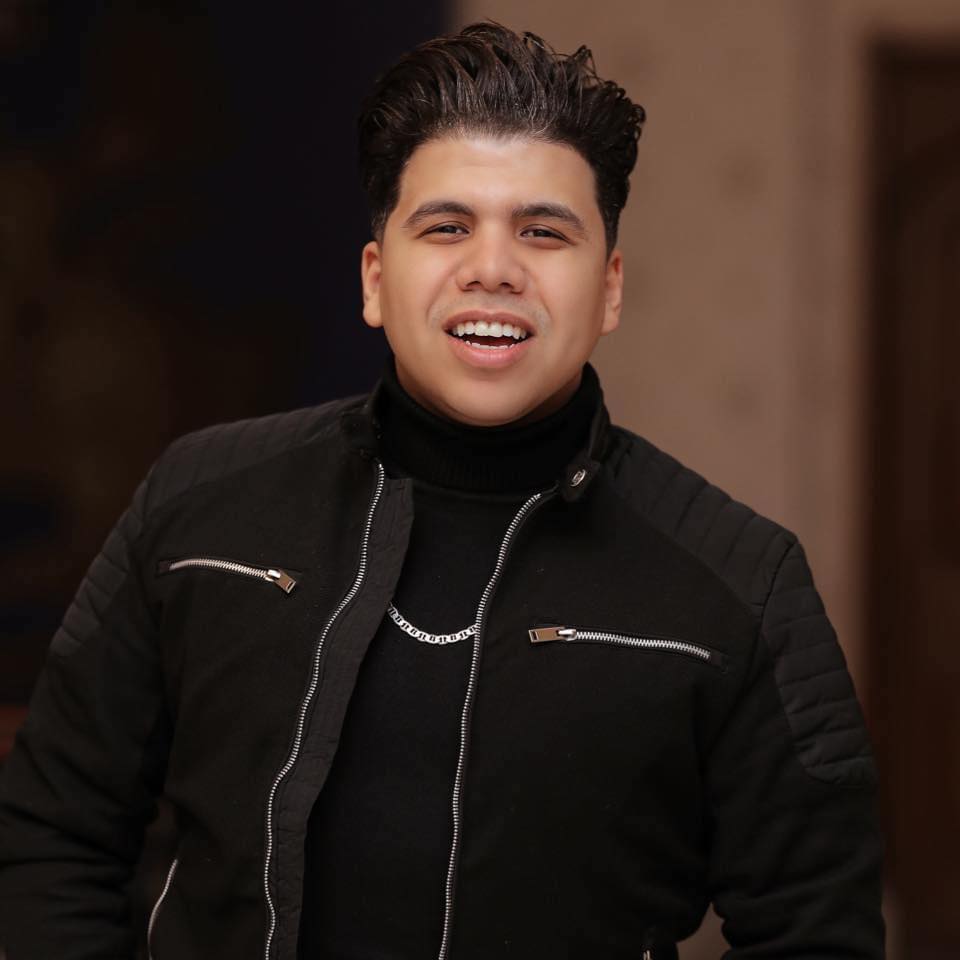 تصريح مؤثر من عمر كمال والدتي ترفض أداء العمرة "بأموالي"