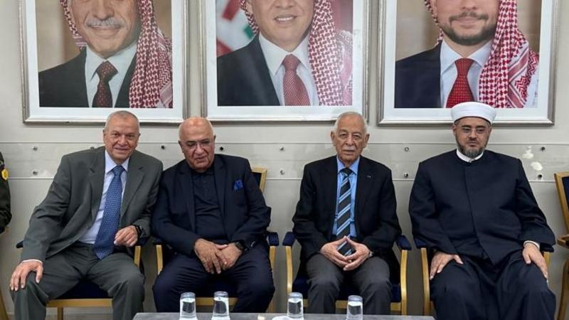 صورة حول : مندوبا عن الملك وولي العهد.. العيسوي يعزي عشيرة المدادحة مندوبا عن الملك وولي العهد.. العيسوي يعزي عشيرة المدادحة