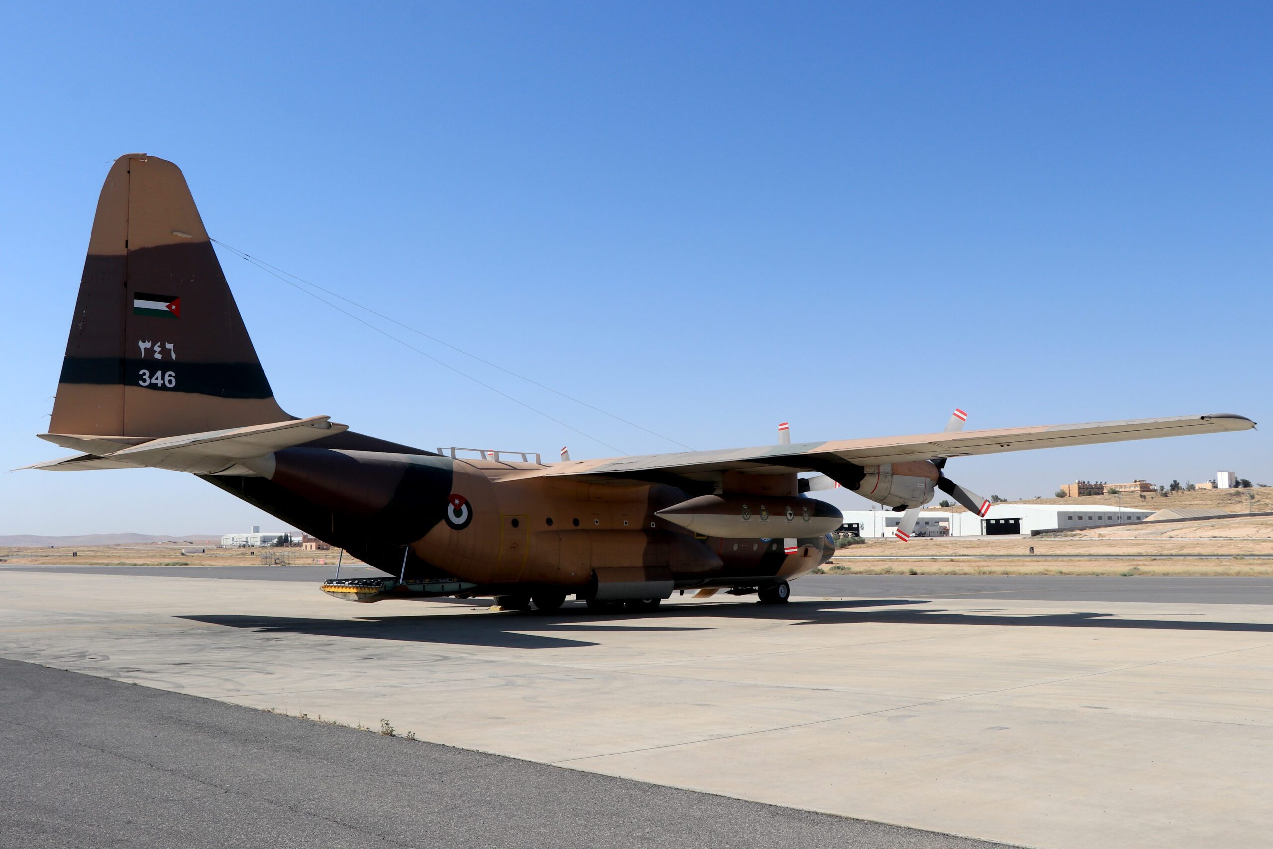 القوات المسلحة الأردنية تنفذ إنزالين جويين لمساعدات على جنوب غزة بمشاركة دولية