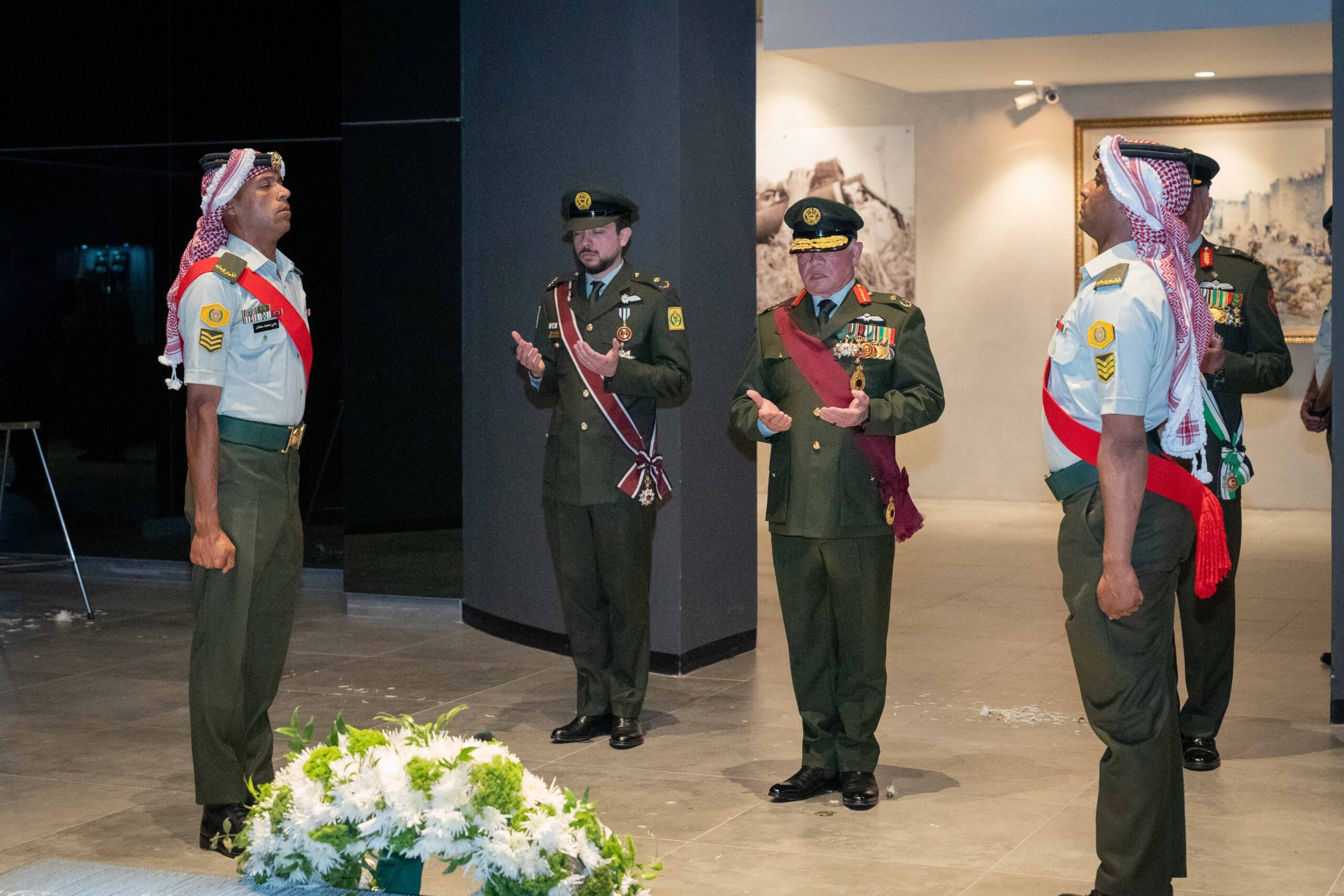 عاجل .. الملك وسمو ولي العهد يزوران صرح الشهيد.. صور