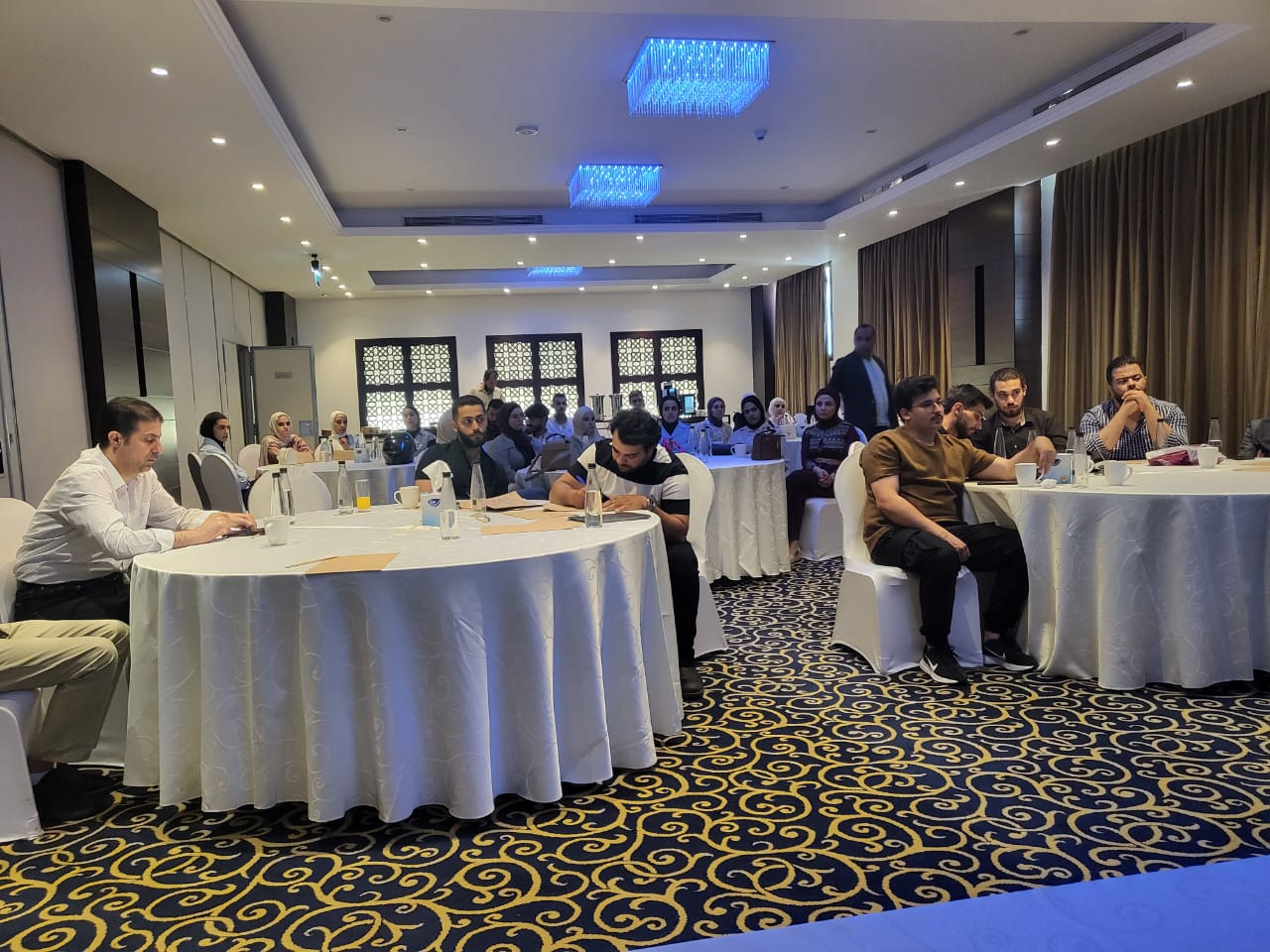 نقابة الخدمات العامة تعقد اجتماع الهيئة العامة وتناقش تحديات العاملين في قطاعاتها