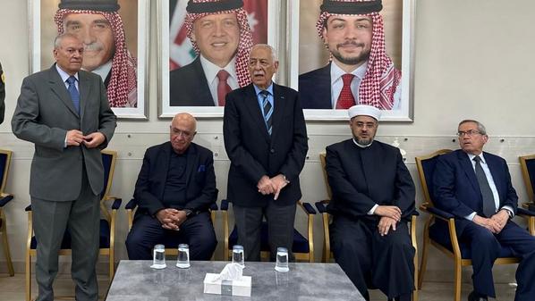 مندوبا عن الملك وولي العهد.. العيسوي يعزي عشيرة المدادحة