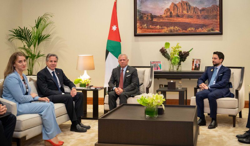 صورة حول : الملك يؤكد لبلينكن ضرورة التوصل إلى وقف فوري ودائم لإطلاق النار في غزة، وحماية المدنيين الأبرياء الملك يؤكد لبلينكن ضرورة التوصل إلى وقف فوري ودائم لإطلاق النار في غزة، وحماية المدنيين الأبرياء