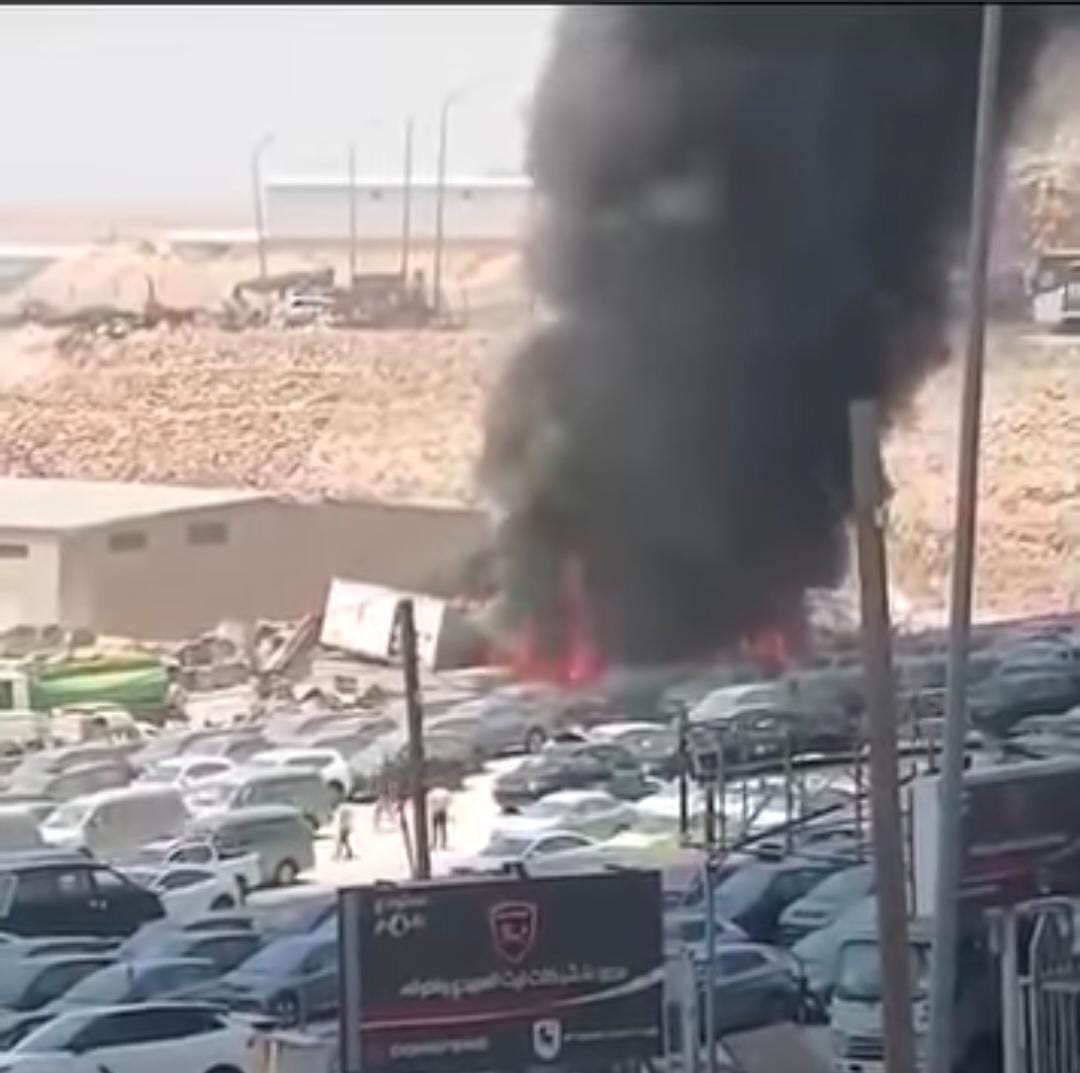 صورة حول : حريق مركبات في المنطقة الحرة في الزرقاء(فيديو) حريق مركبات في المنطقة الحرة في الزرقاء(فيديو)