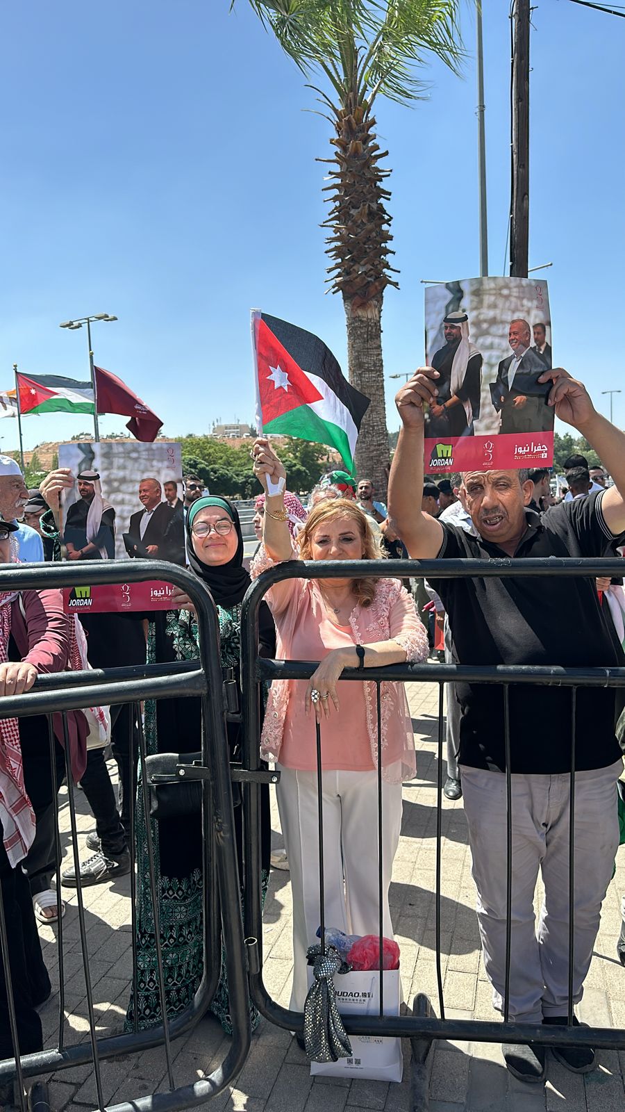 صورة حول : نشامى ونشميات الوطن يتجمعون للاحتفال باليوبيل الفضي لتسلم جلالة الملك عبدالله الثاني ابن الحسين سلطاته الدستورية(صور وفيديو) نشامى ونشميات الوطن يتجمعون للاحتفال باليوبيل الفضي لتسلم جلالة الملك عبدالله الثاني ابن الحسين سلطاته الدستورية(صور وفيديو)