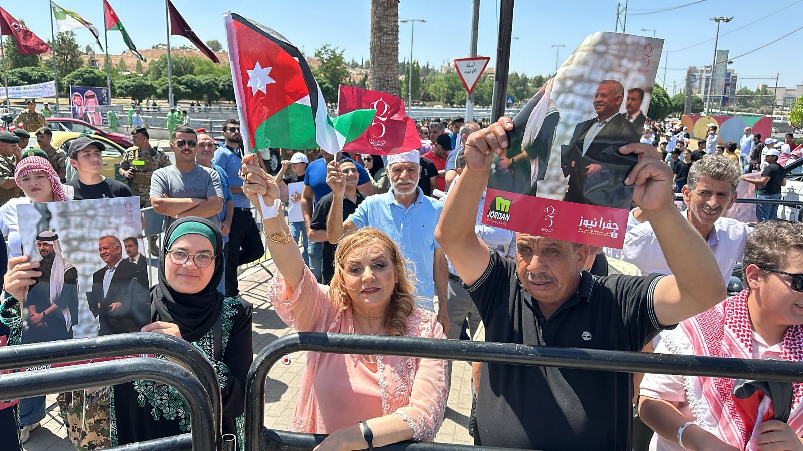 صورة حول : نشامى ونشميات الوطن يتجمعون للاحتفال باليوبيل الفضي لتسلم جلالة الملك عبدالله الثاني ابن الحسين سلطاته الدستورية(صور وفيديو) نشامى ونشميات الوطن يتجمعون للاحتفال باليوبيل الفضي لتسلم جلالة الملك عبدالله الثاني ابن الحسين سلطاته الدستورية(صور وفيديو)