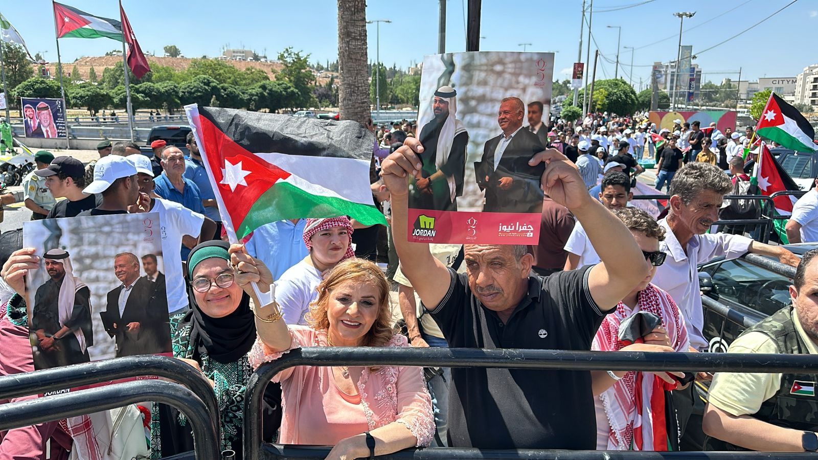 صورة حول : نشامى ونشميات الوطن يتجمعون للاحتفال باليوبيل الفضي لتسلم جلالة الملك عبدالله الثاني ابن الحسين سلطاته الدستورية(صور وفيديو) نشامى ونشميات الوطن يتجمعون للاحتفال باليوبيل الفضي لتسلم جلالة الملك عبدالله الثاني ابن الحسين سلطاته الدستورية(صور وفيديو)