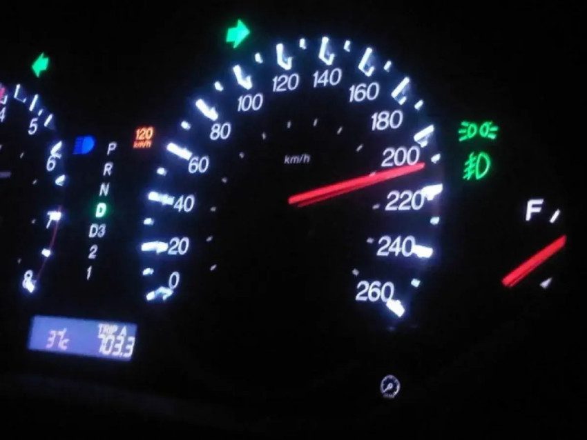 صورة حول : عاجل .. الخارجية تضبط مركبة تتجاوز السرعة القانونية بـ 188 كم/س عاجل .. الخارجية تضبط مركبة تتجاوز السرعة القانونية بـ 188 كم/س