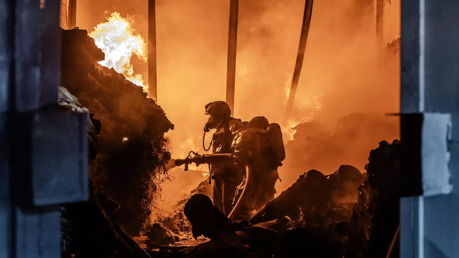 صورة حول : انفجار ضخم يهز مصنع للأسلحة الدفاعية في امريكا(فيديو) انفجار ضخم يهز مصنع للأسلحة الدفاعية في امريكا(فيديو)