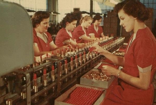 صورة حول : معلومات لا تعرفونها عن أحمر الشفاه معلومات لا تعرفونها عن أحمر الشفاه