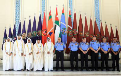 صورة حول : مدير الأمن العام يلتقي وكيل وزارة الداخلية القطرية للشؤون الأمنيّة والوفد المرافق له مدير الأمن العام يلتقي وكيل وزارة الداخلية القطرية للشؤون الأمنيّة والوفد المرافق له