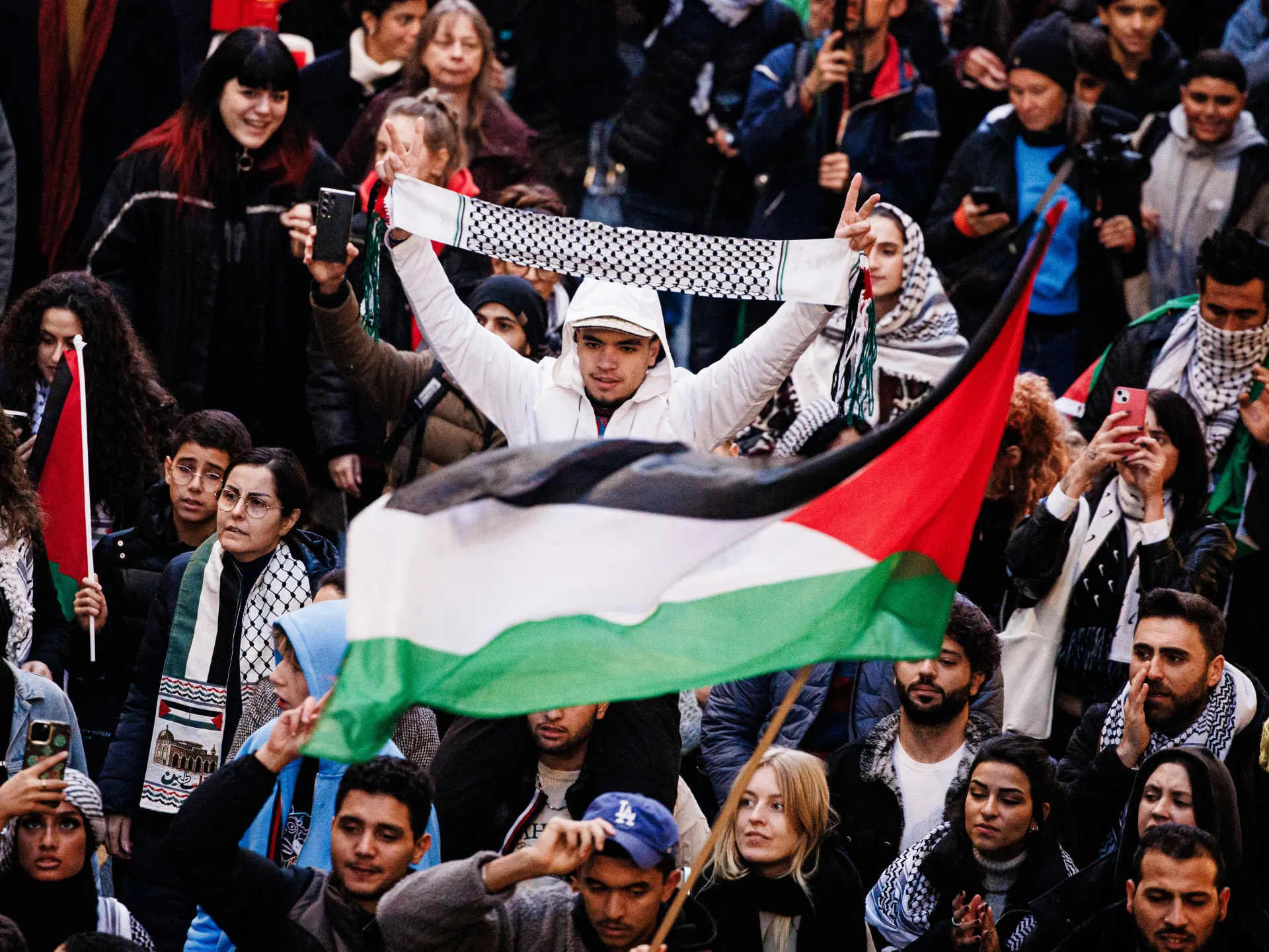 عاجل .. ألمانيا تقر قانونًا لطرد اللاجئين المنتقدين لإسرائيل