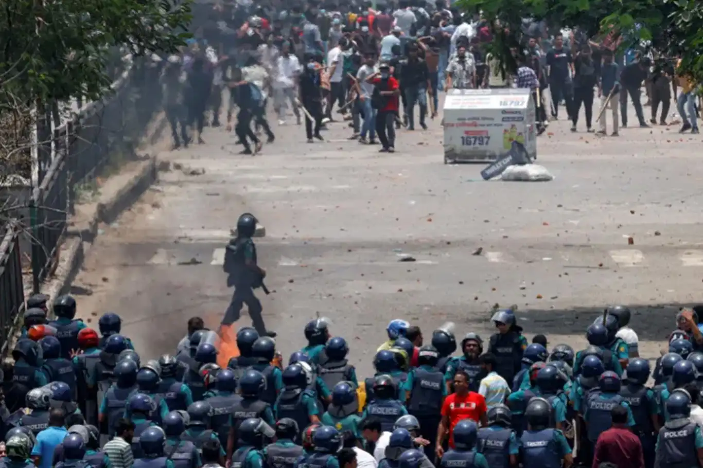 حظر التجوال في دكا بعد ارتفاع عدد القتلى في الاحتجاجات