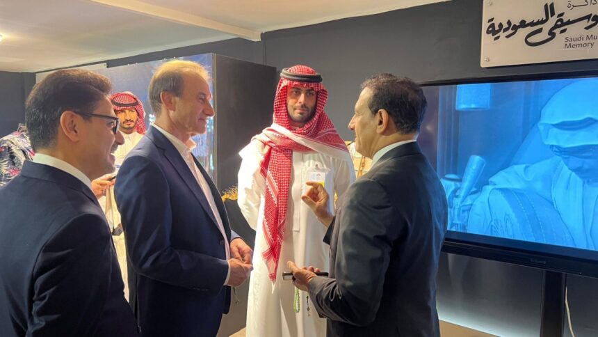 وفد ثقافي أردني وعراقي يزور جناح السعودية في مهرجان جرش الـ38