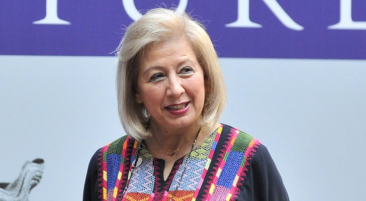 وزيرة الثقافة تنشر أبيات شعر على الفيسبوك