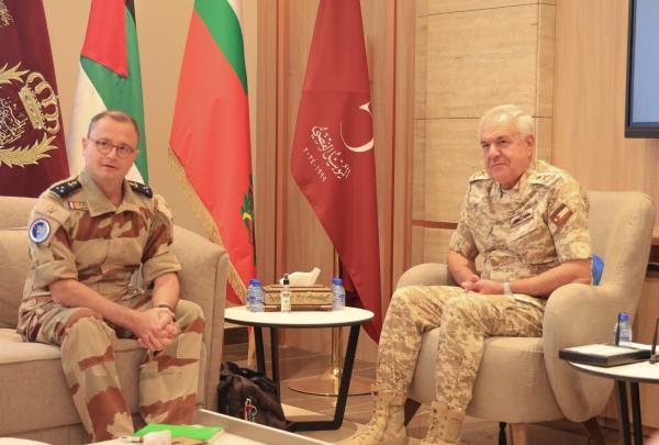 صورة حول : لقاء بين الحنيطي وقائد القوات البحرية الفرنسية لقاء بين الحنيطي وقائد القوات البحرية الفرنسية