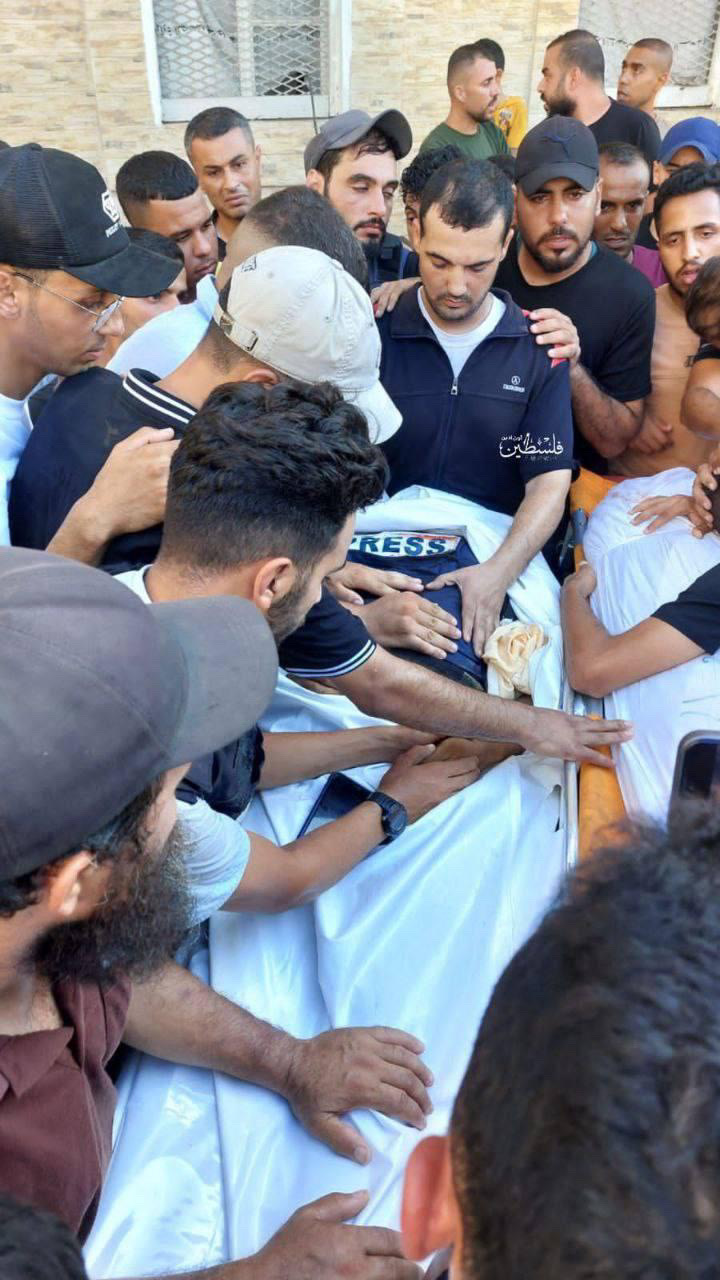 عاجل …استشهاد مراسل ومصورالجزيرة في غارة إسرائيلية على غزة