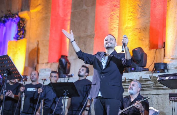 عيسى السقار يحول حفله في مهرجان جرش إلى مهرجان تضامن مع غزة