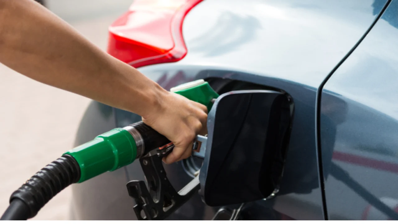 صورة حول : عاجل .. لجنة تسعير المشتقات النفطية تراجع الأسعار المحلية لشهر أغسطس عاجل .. لجنة تسعير المشتقات النفطية تراجع الأسعار المحلية لشهر أغسطس