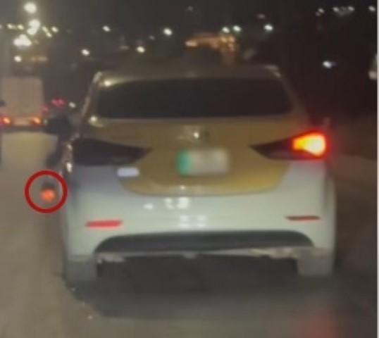 صورة حول : عاجل .. إدارة السير تنشر فيديو لسائق أجرة يشعل الفحم أثناء القيادة عاجل .. إدارة السير تنشر فيديو لسائق أجرة يشعل الفحم أثناء القيادة