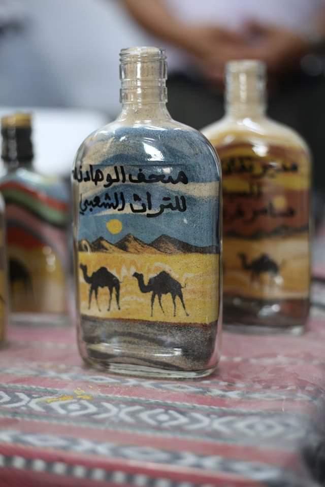 صورة حول : فريحات يفتتح ورشة تعبئة الزجاج بالرمل في الوهادنة بحضور مدير السياحة فريحات يفتتح ورشة تعبئة الزجاج بالرمل في الوهادنة بحضور مدير السياحة