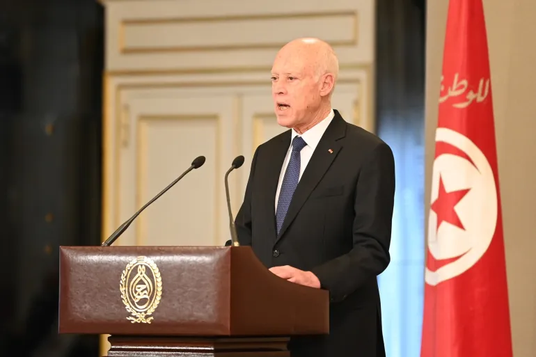 صورة حول : قيس سعيد يعلن ترشحه لولاية رئاسية جديدة قيس سعيد يعلن ترشحه لولاية رئاسية جديدة