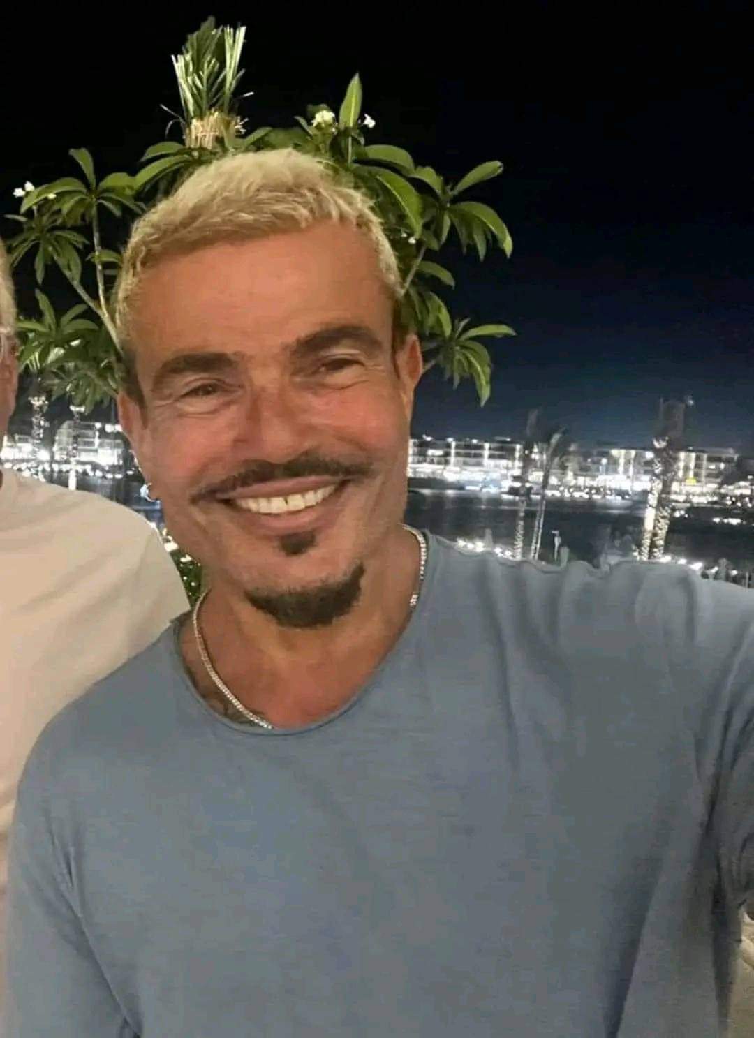 صورة حول : احدث صوره للفنان عمرو دياب في السعودية تثير جدل واسع احدث صوره للفنان عمرو دياب في السعودية تثير جدل واسع