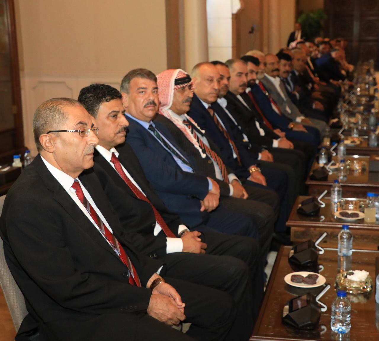 صورة حول : رئيس الديوان الملكي يلتقي وفدين من أبناء بيت محسير والفلاحين بالرمثا رئيس الديوان الملكي يلتقي وفدين من أبناء بيت محسير والفلاحين بالرمثا