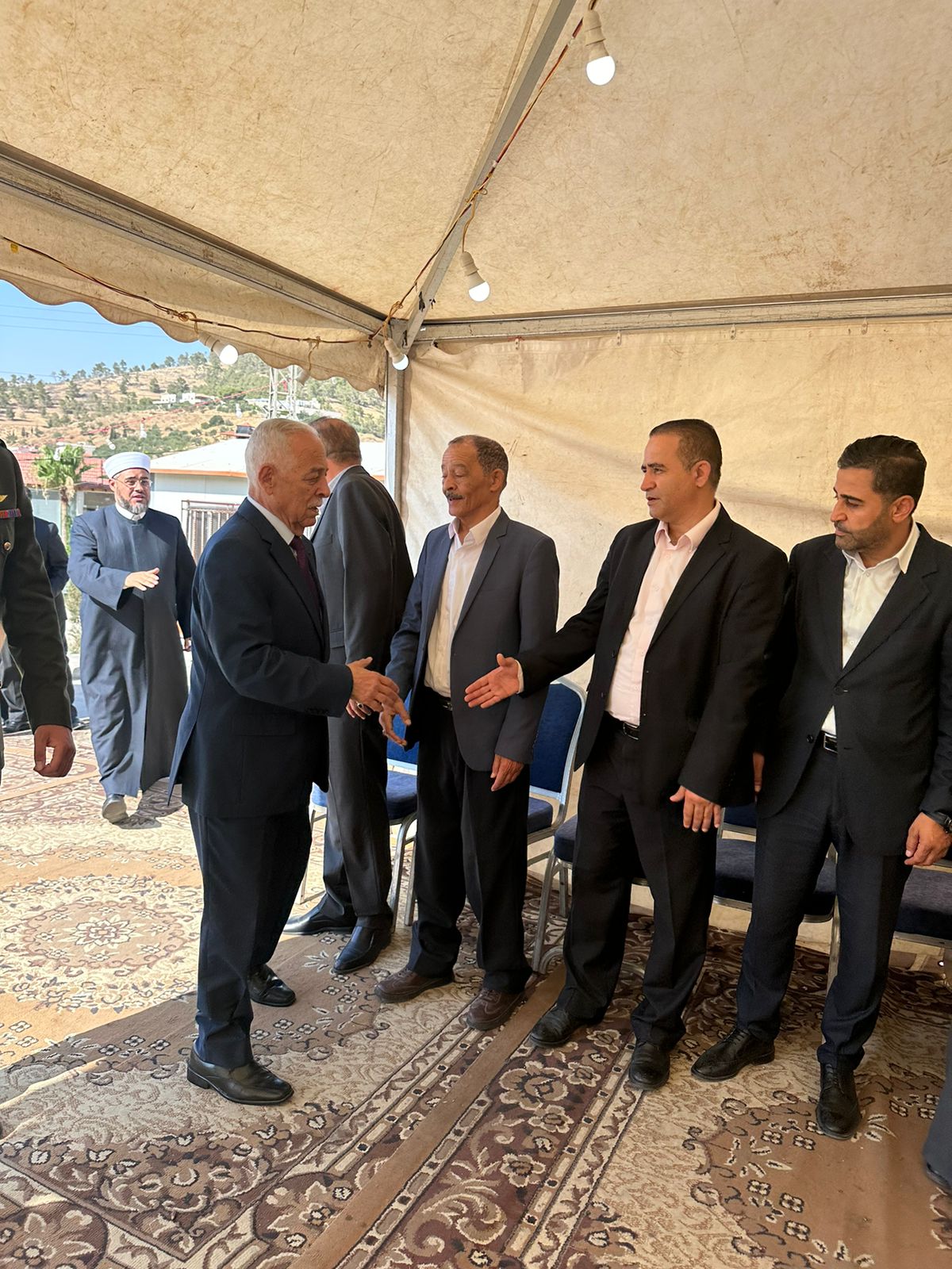 مندوبا عن الملك وولي العهد.. العيسوي يعزي قبيلة العدوان