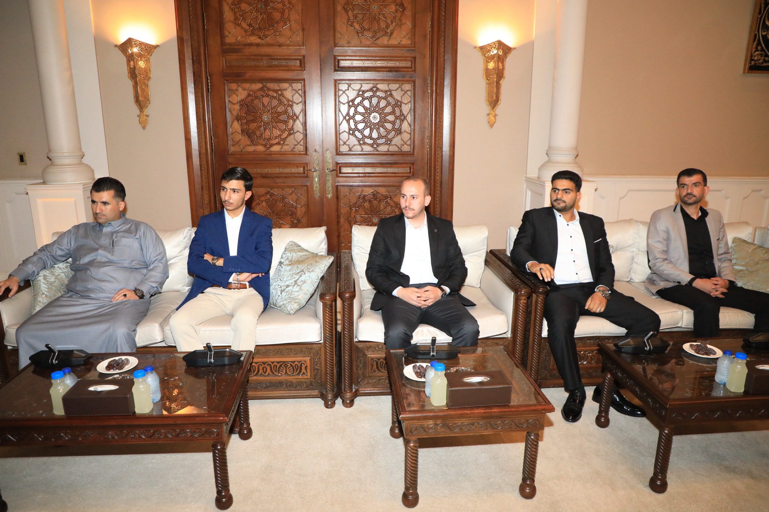 رئيس الديوان الملكي يلتقي وفدا شبابيا من عشائر الكريشان