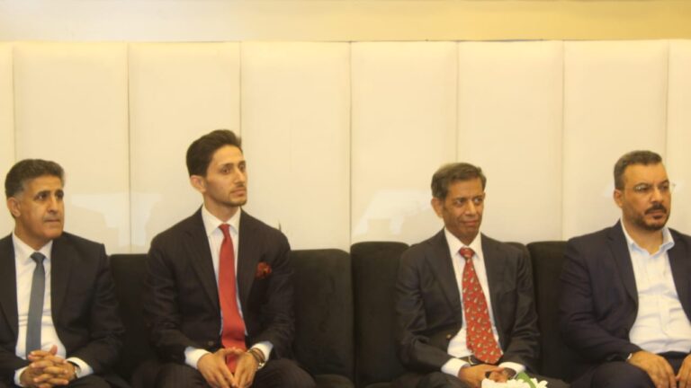 القيسي والبداينة نسايب " النائب نصار القيسي طلب والدكتور خالد البداينة أعطى "