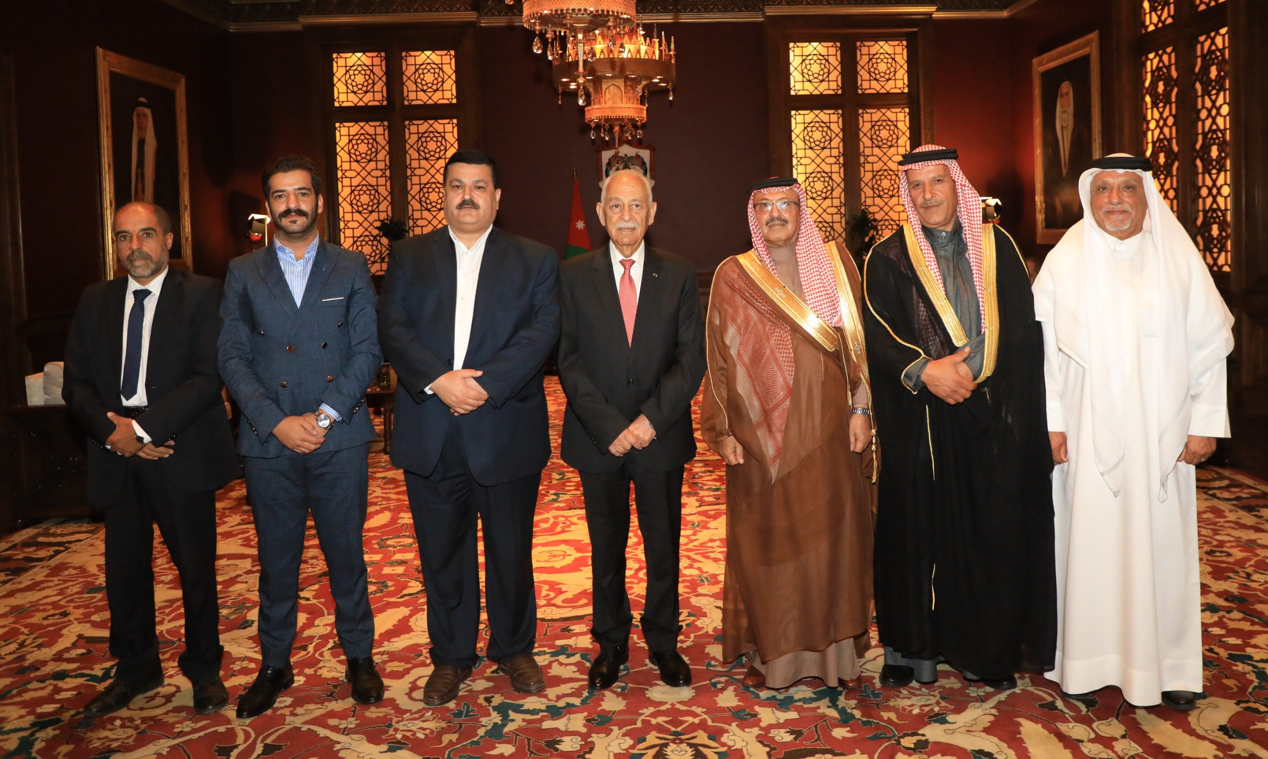 صورة حول : رئيس الديوان الملكي يلتقي وفود شعبية من جرش والطفيلة وعشائر الفالوجة بالأردن رئيس الديوان الملكي يلتقي وفود شعبية من جرش والطفيلة وعشائر الفالوجة بالأردن