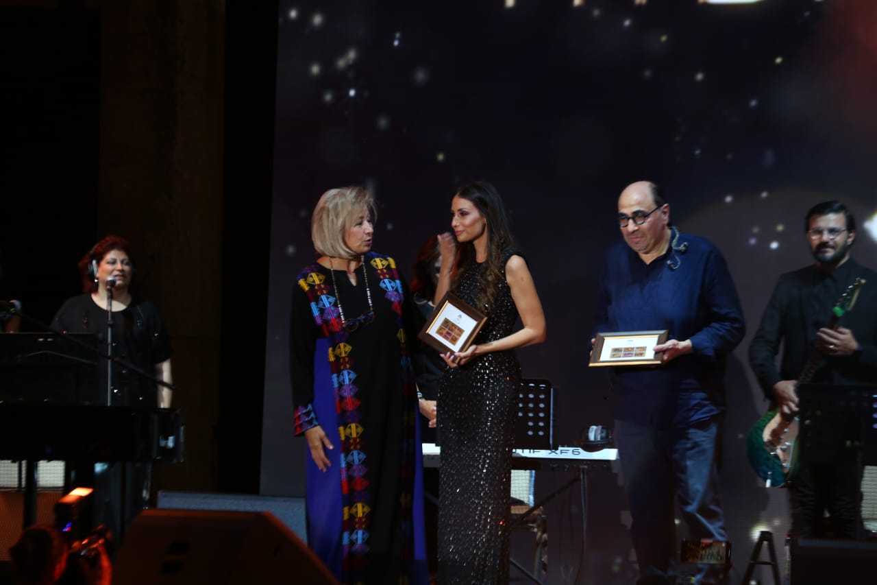 هبة طوجي وفرقة سراج يدشنون الساحة الرئيسية في جرش