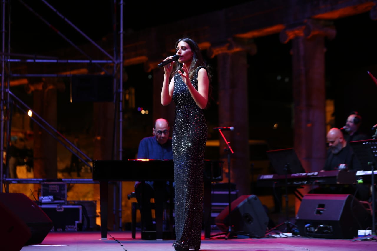 هبة طوجي وفرقة سراج يدشنون الساحة الرئيسية في جرش