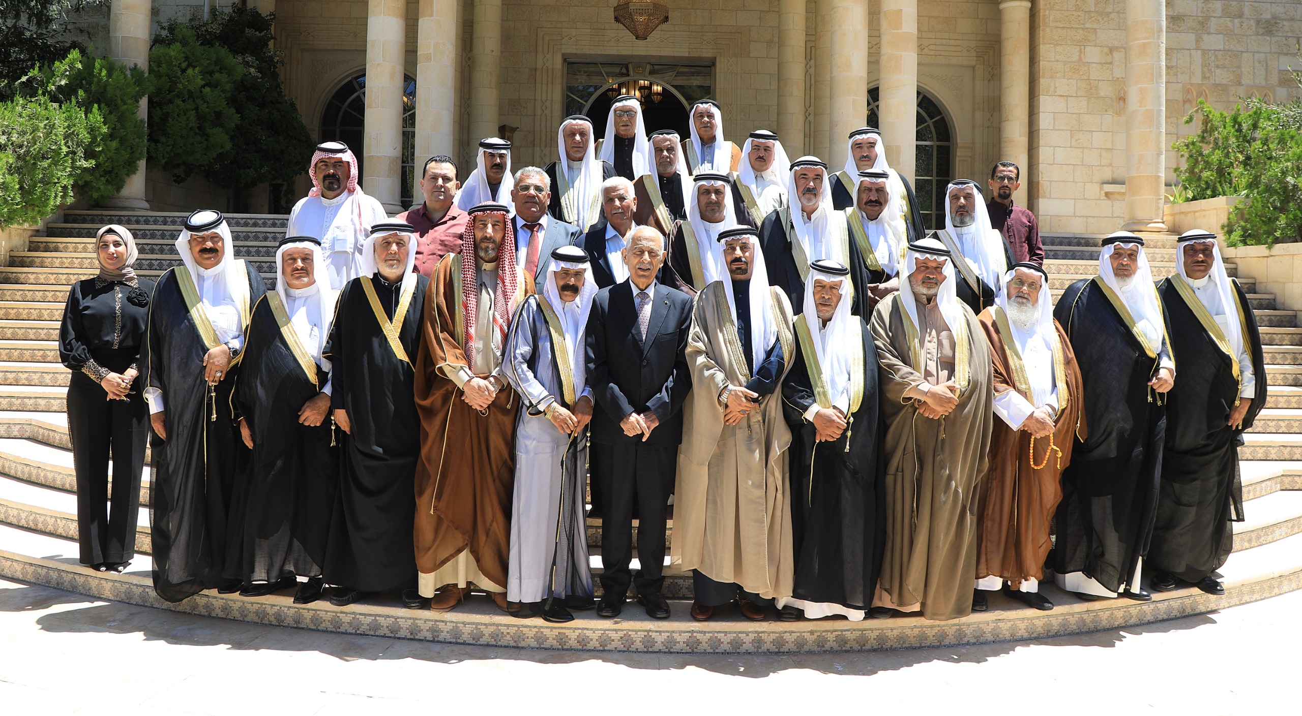 خلال لقائه وفدا من وجهاء محافظة الزرقاء