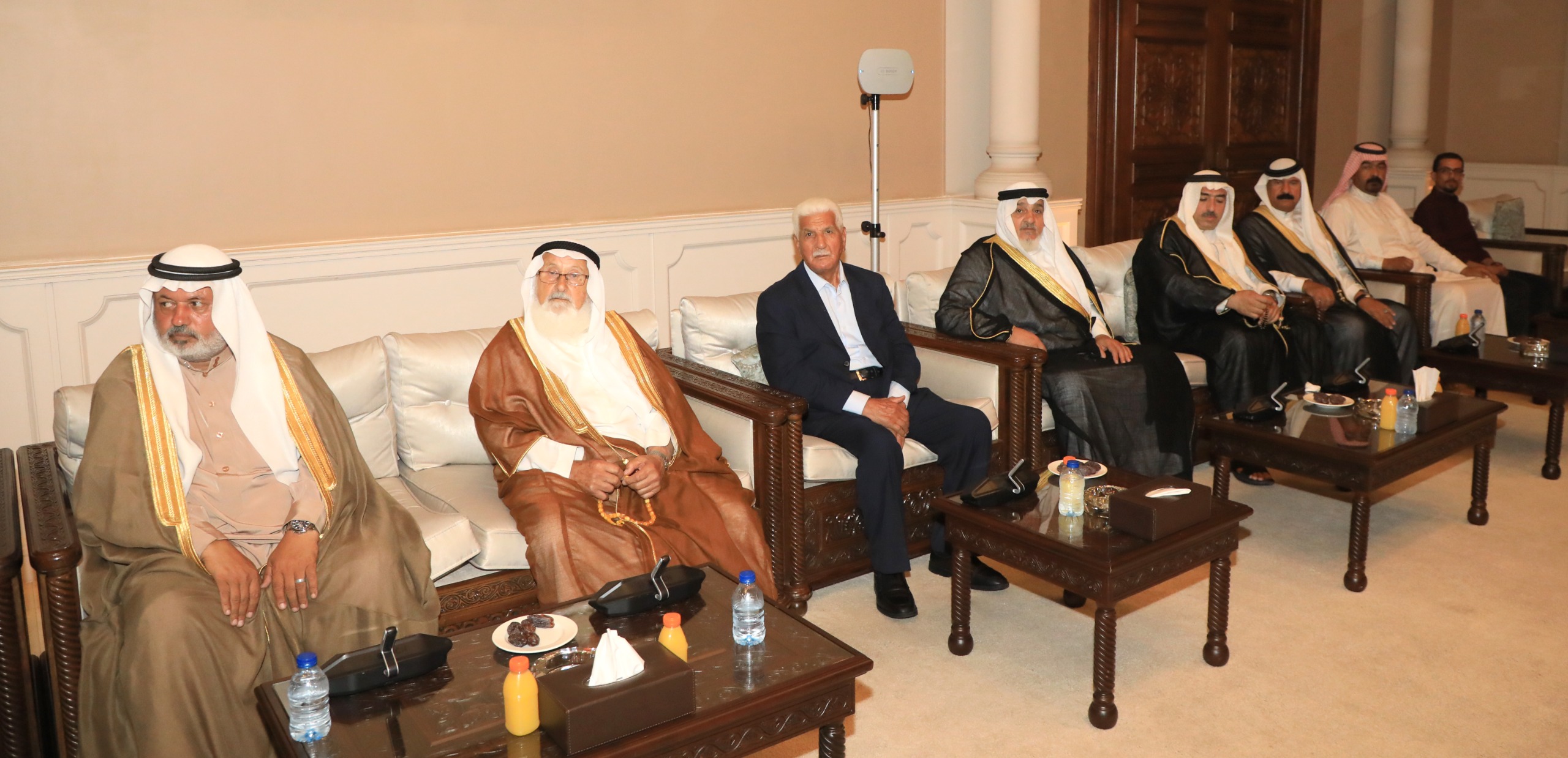 خلال لقائه وفدا من وجهاء محافظة الزرقاء