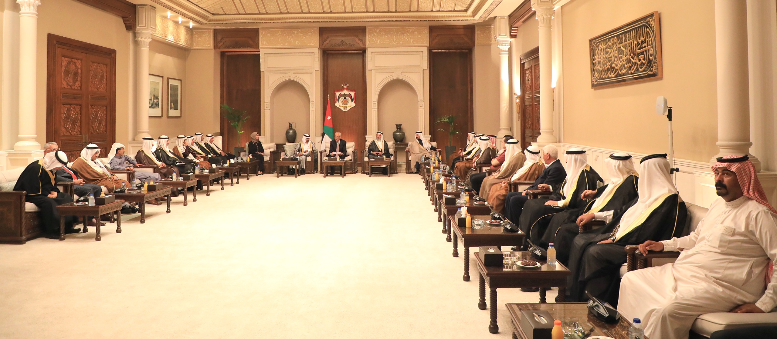 خلال لقائه وفدا من وجهاء محافظة الزرقاء