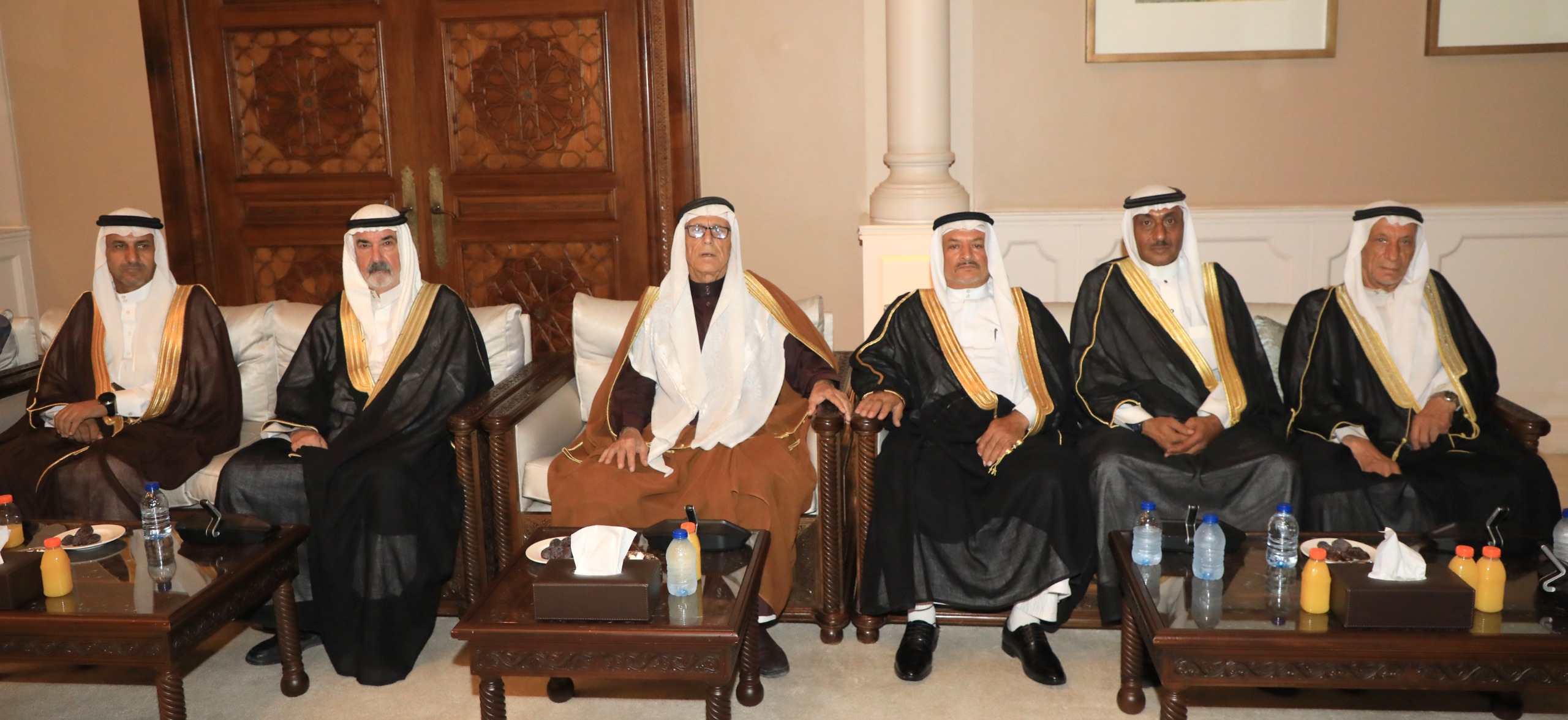 خلال لقائه وفدا من وجهاء محافظة الزرقاء