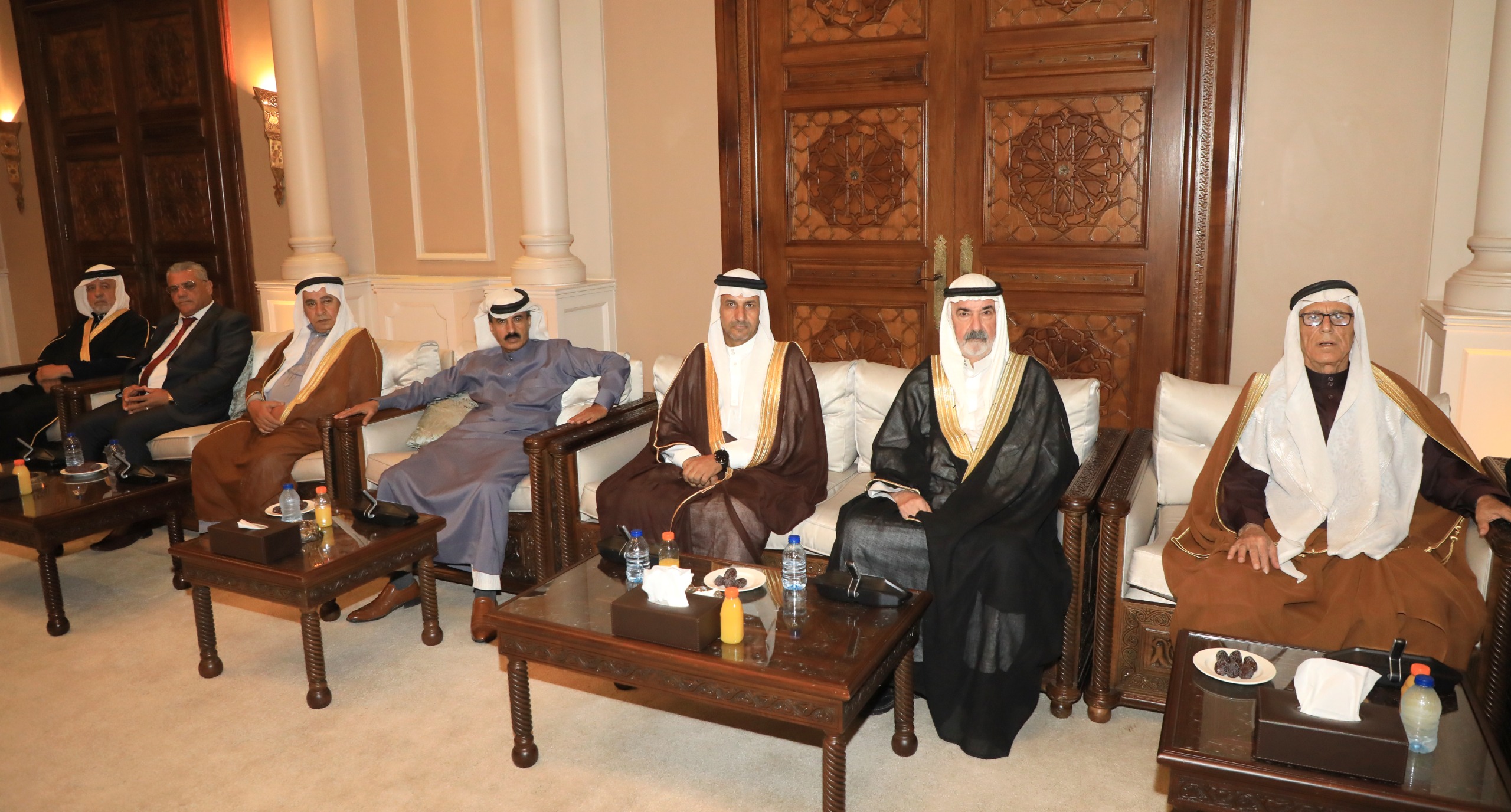 خلال لقائه وفدا من وجهاء محافظة الزرقاء