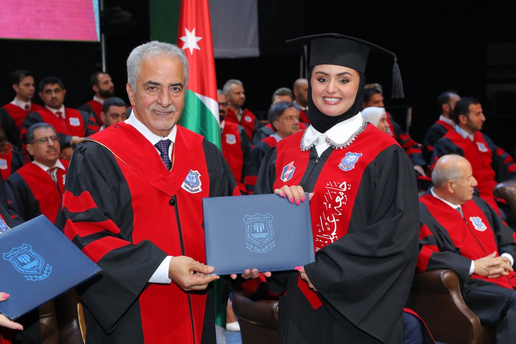 بالصور ... أ.د.حمدان يرعى اليوم الاول لإحتفال عمان الاهلية بتخريج طلبة الفصل الثاني من الفوج 31