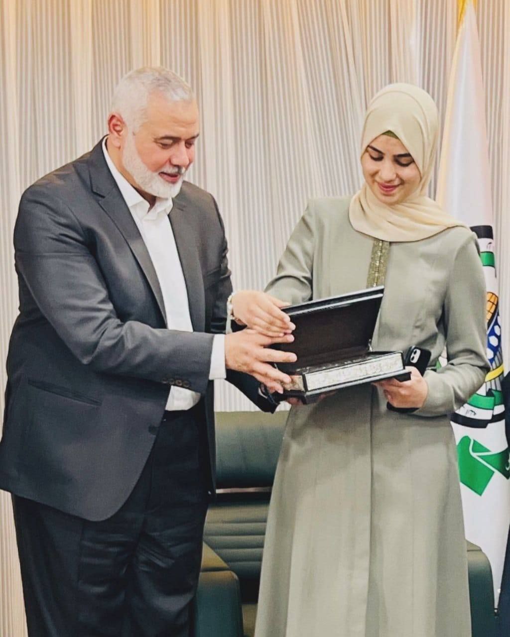 حفيدة اسماعيل هنية تنعي جدها :لا تليق به إلا الشهادة ولا يليق به إلا أن يكون شهــيداً