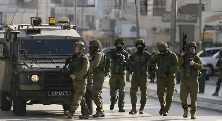 صورة حول : قوات الاحتلال اقتحمت مدن رام الله في وقت متزامن وتدهم مناطق فيها(فيديو) قوات الاحتلال اقتحمت مدن رام الله في وقت متزامن وتدهم مناطق فيها(فيديو)