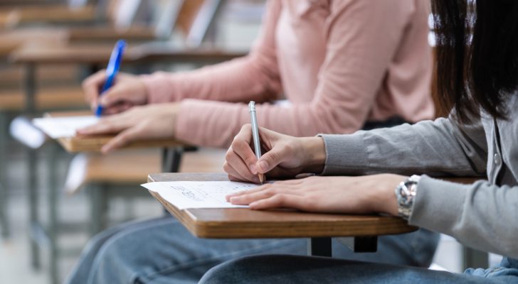 طلبة التوجيهي يتقدمون اليوم الثلاثاء لامتحان الإنجليزي