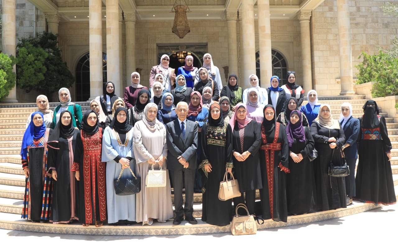 رئيس الديوان الملكي يلتقي فعاليات مجتمعية ونسائية وشبابية