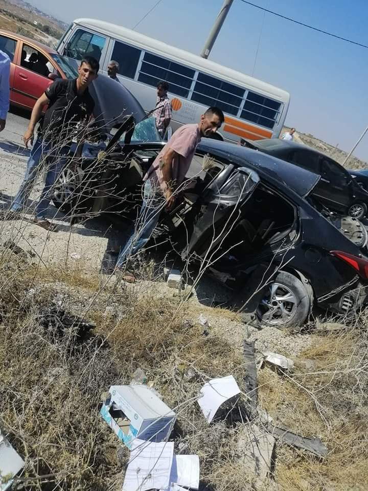 إربد: اصابه 3 أشخاص بحادث تصادم على طريق البترول